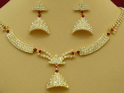 Exploring the Pros and Cons of Artificial Jewelry