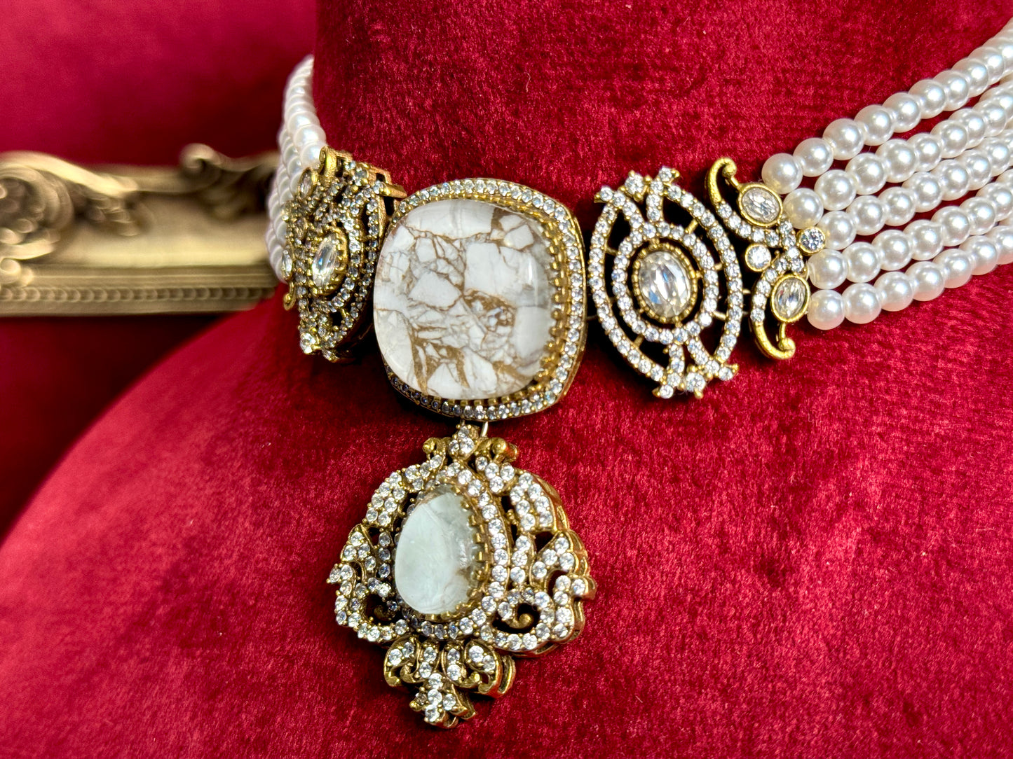 White Pearl Victorian Set Swarna 1001
