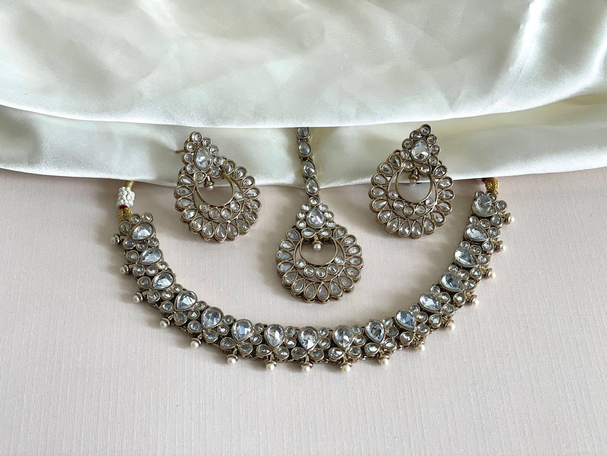Elegant Gold Reverse AD Choker
