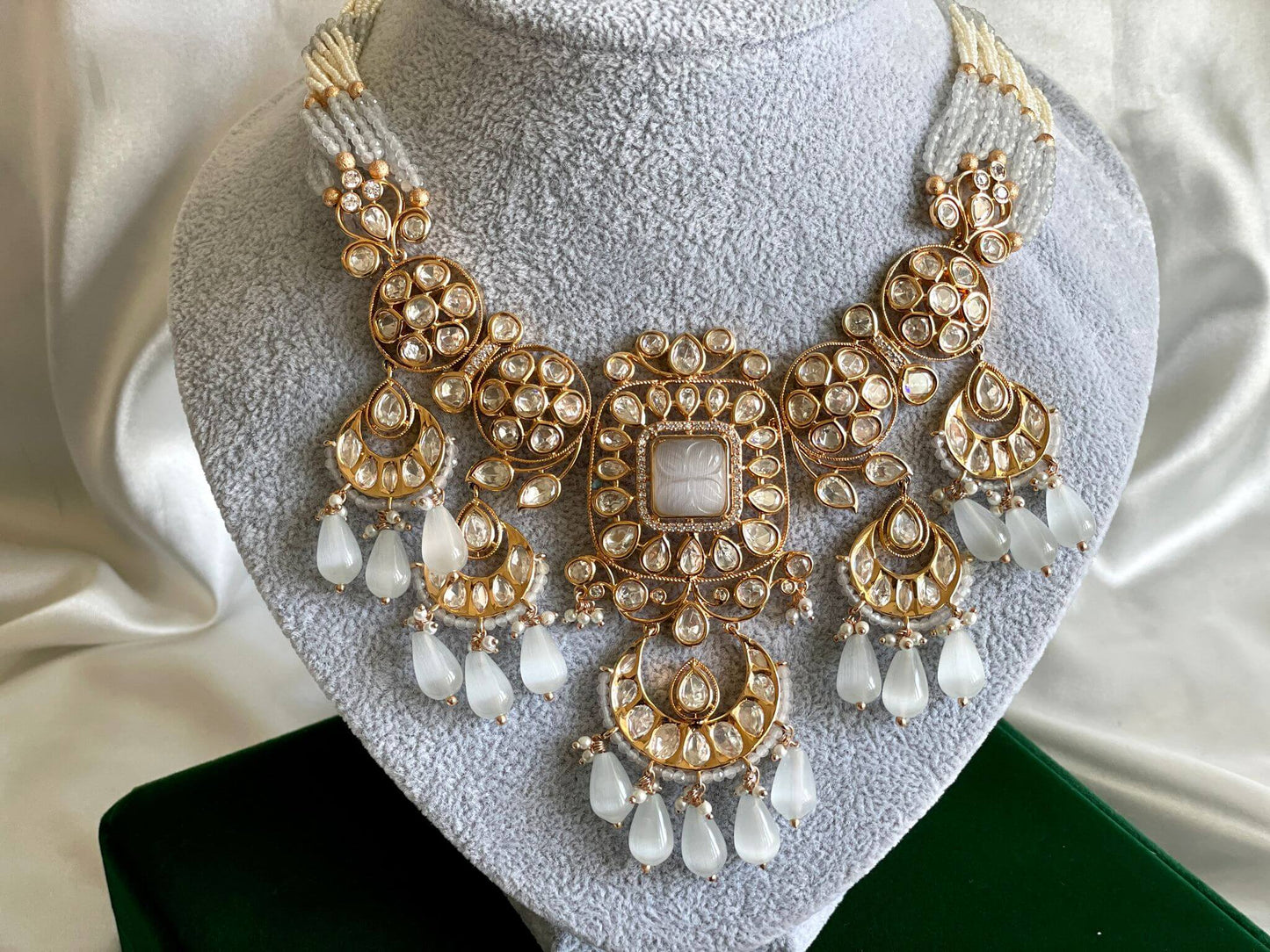 A stylish and elegant Ariana Set