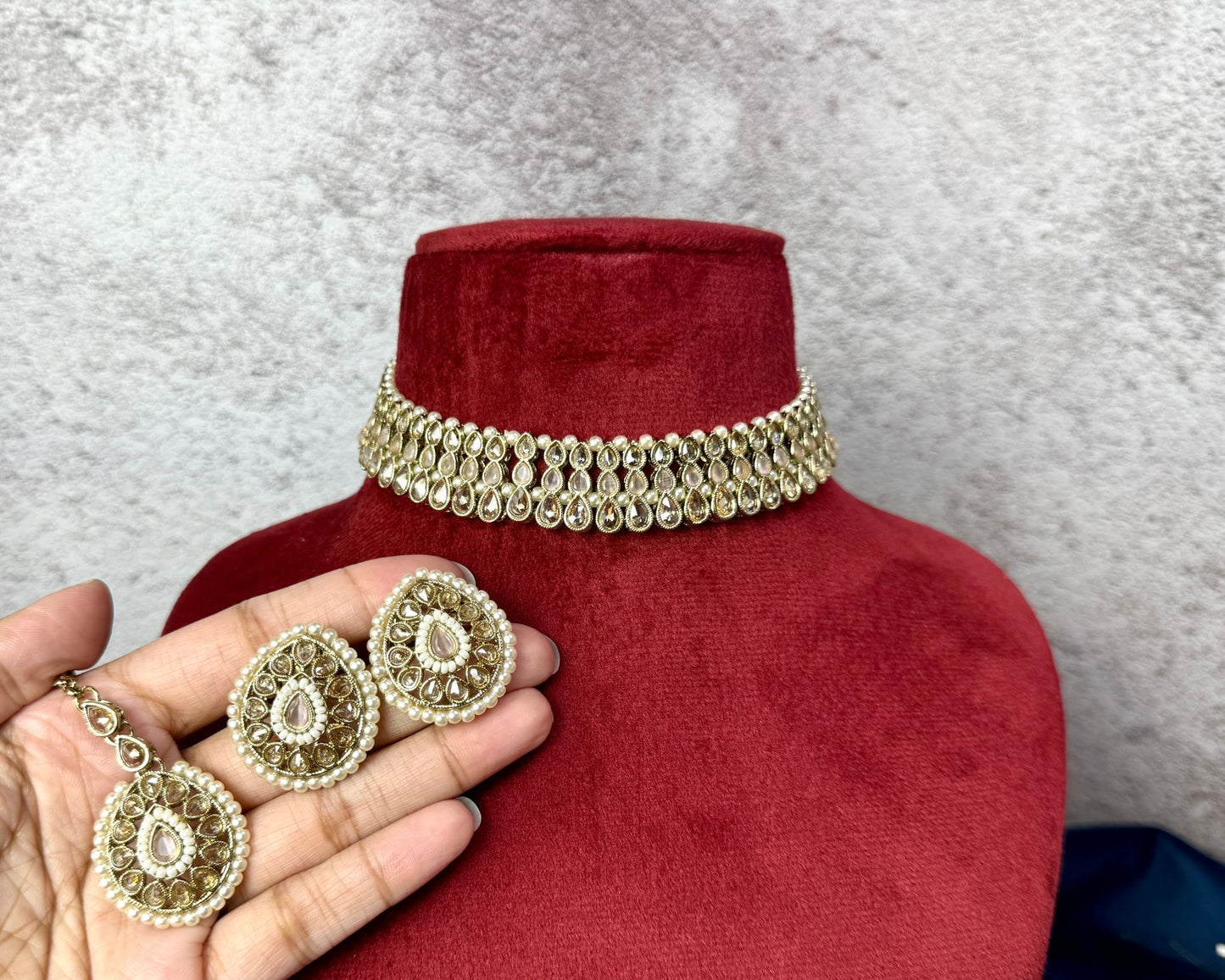 Light Pink Choker- Majesty 1018