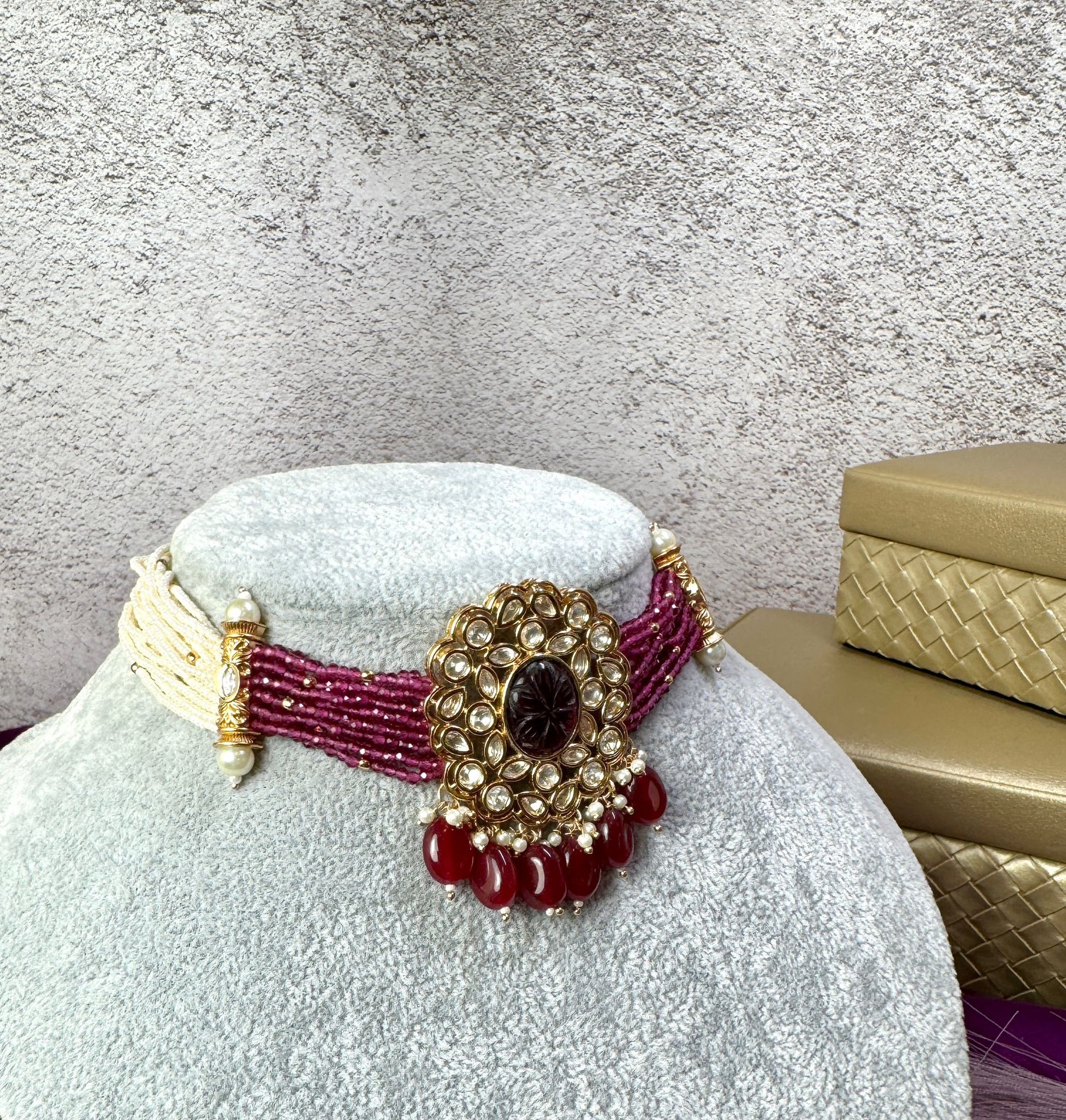 Burgundy tyaani choker with pair of earrings