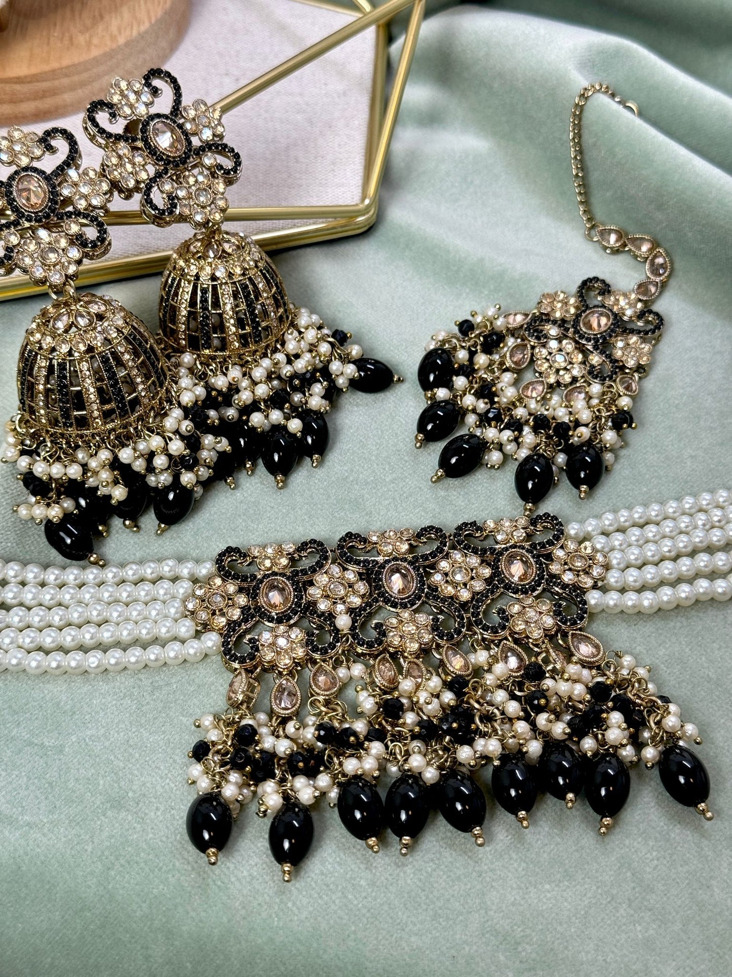 Black Pearl Choker- Grace 1001