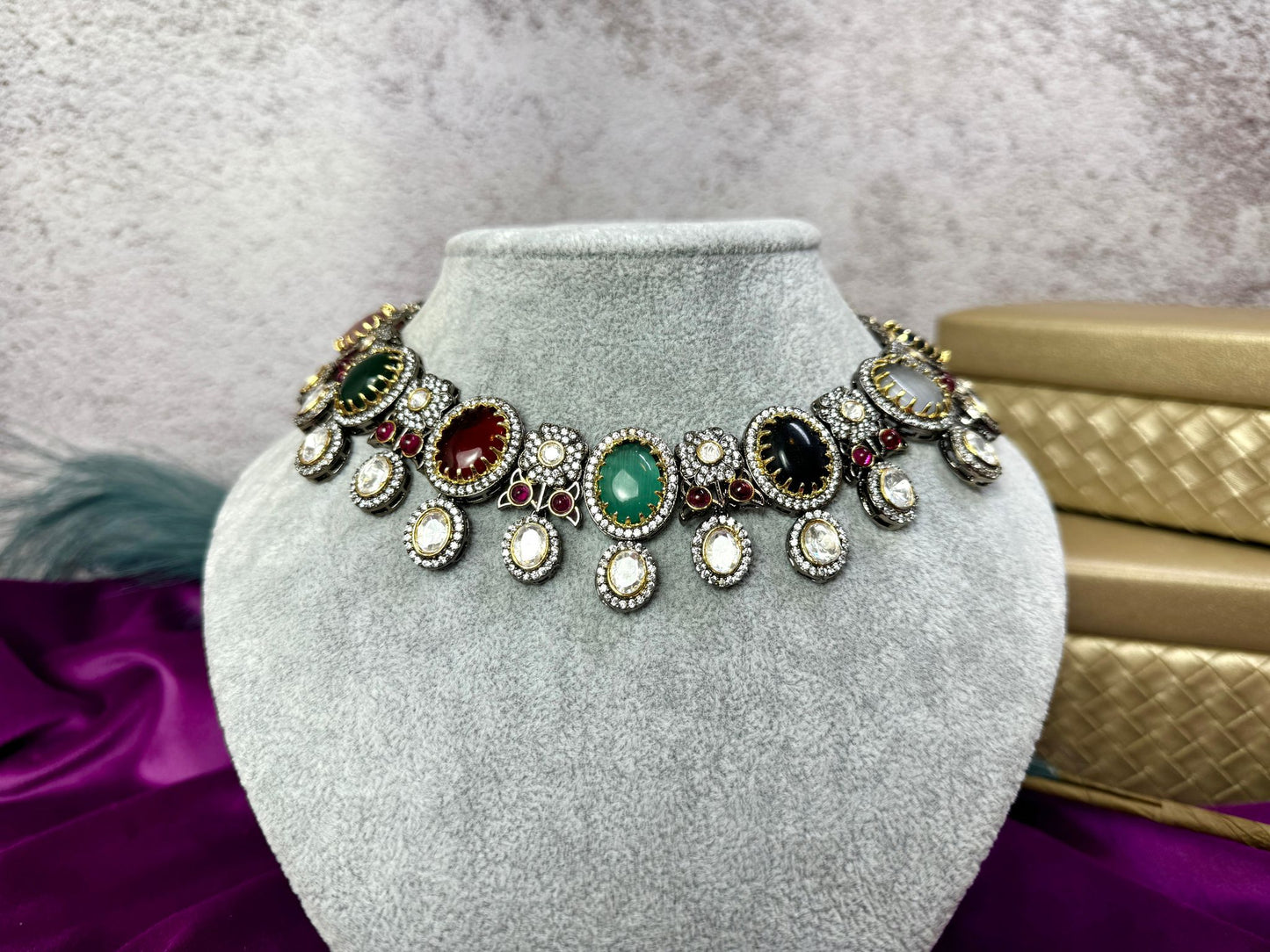 Multicolor Victorian Statement Set- Roar 1018