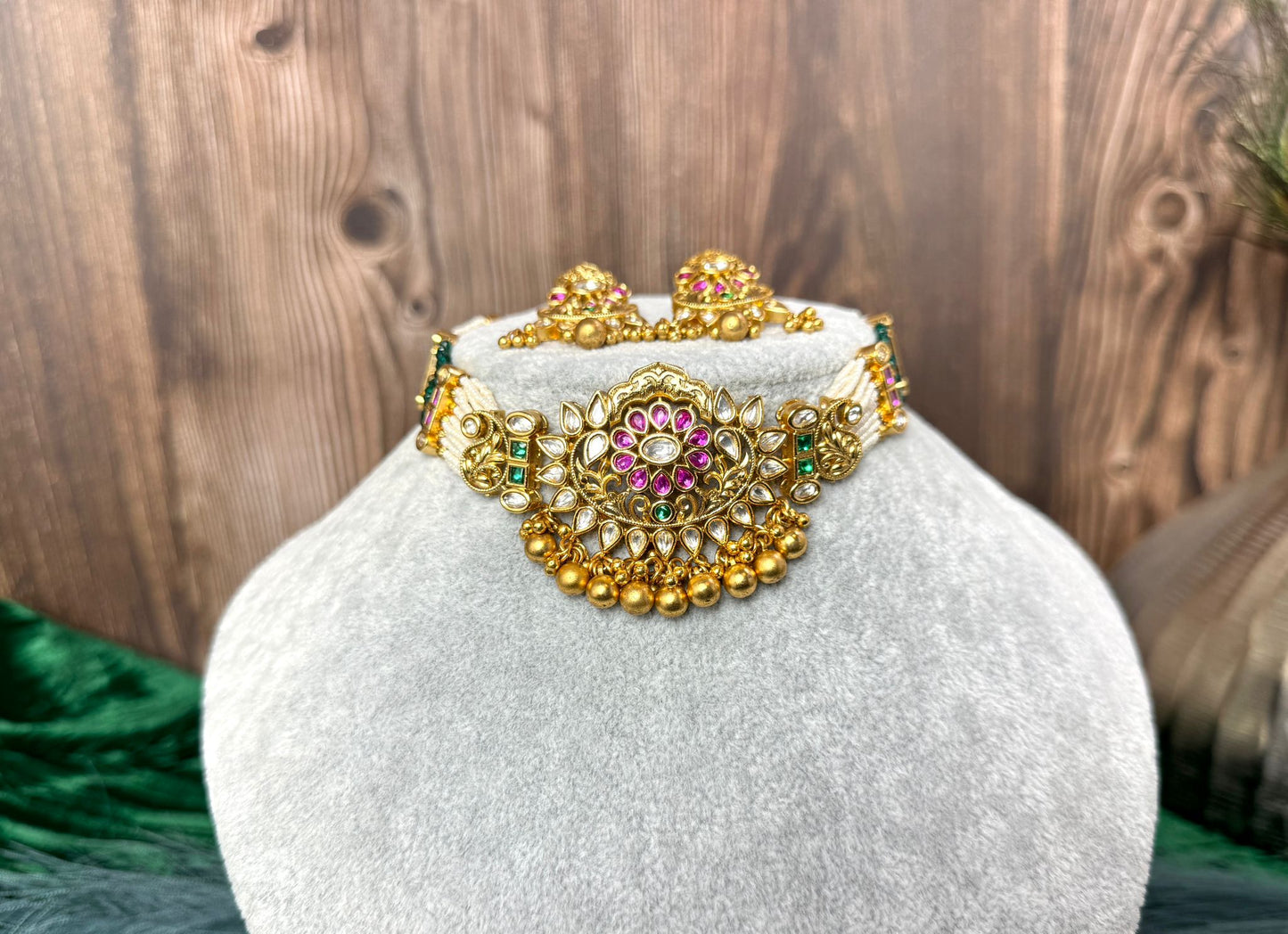 exquisite magenta green pearl set with matching earrings