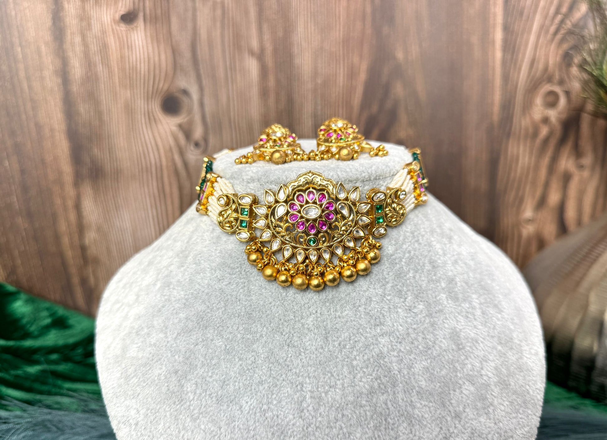 exquisite magenta green pearl set with matching earrings