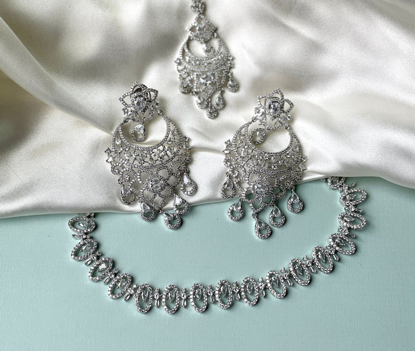 Silver Ad Choker Set