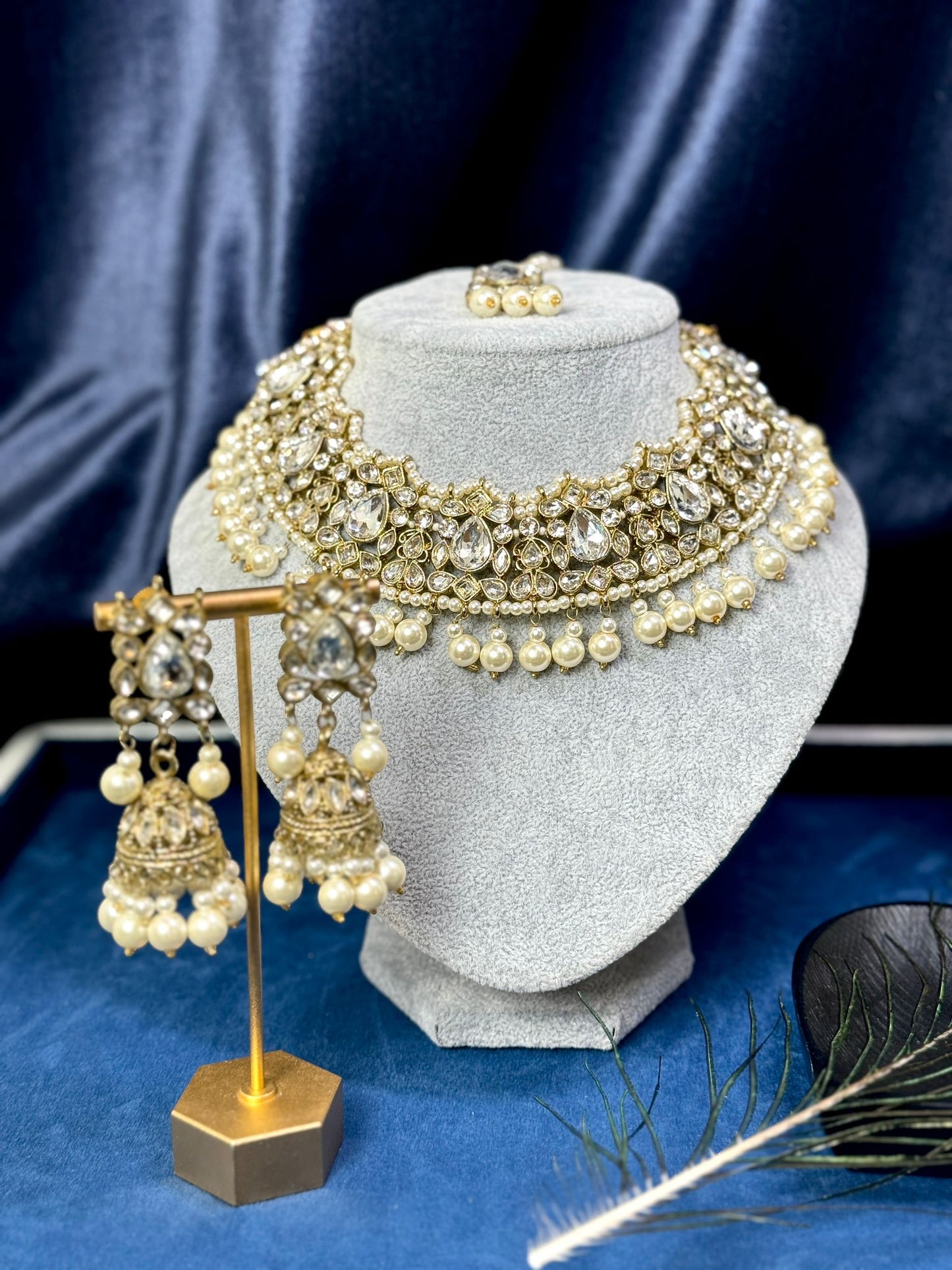 Gold Pearl Choker- Majesty 1005