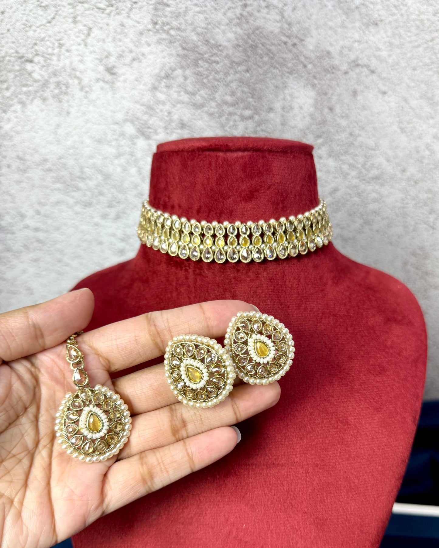 Yellow Choker - Majesty 1018