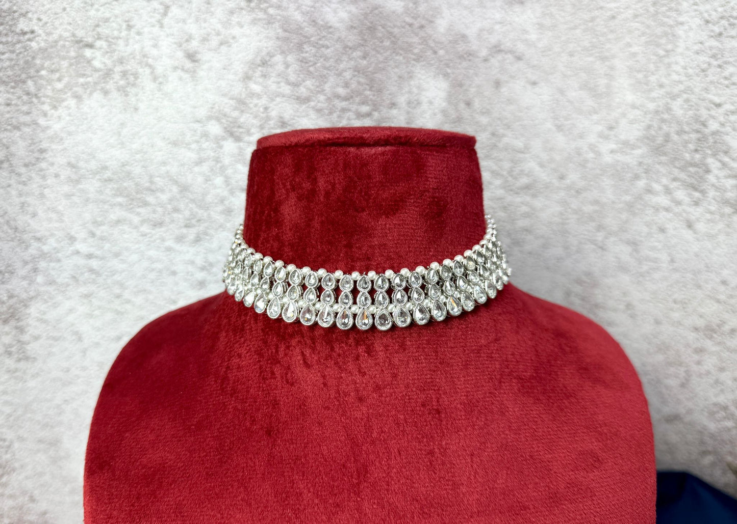 Silver Choker- Majesty 1018