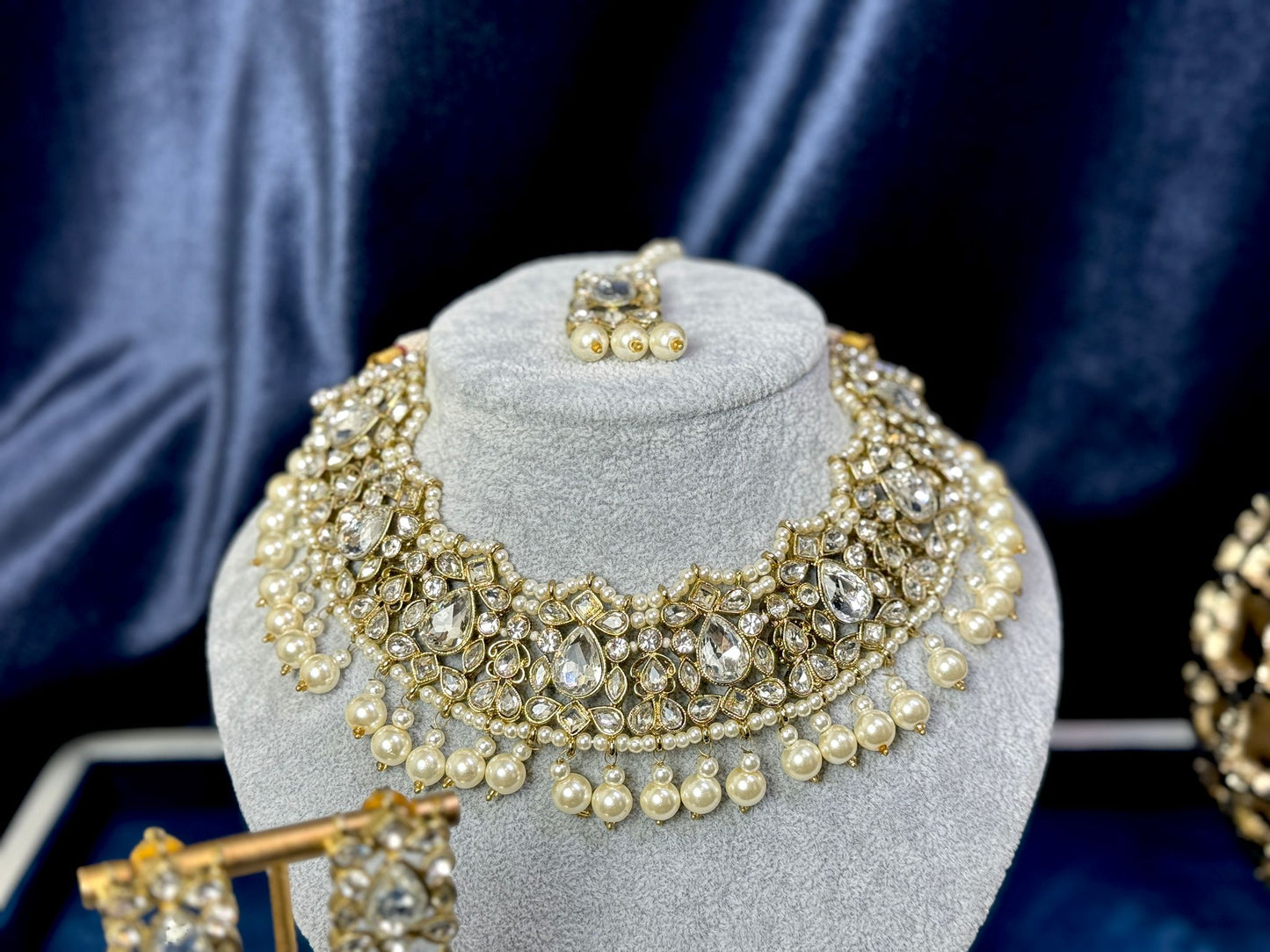 Gold Pearl Choker- Majesty 1005