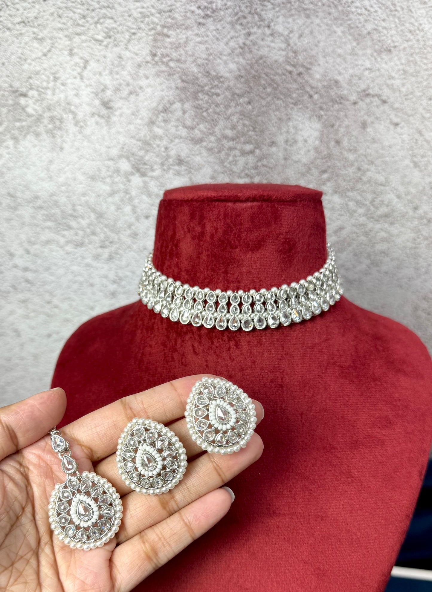 Silver Choker- Majesty 1018