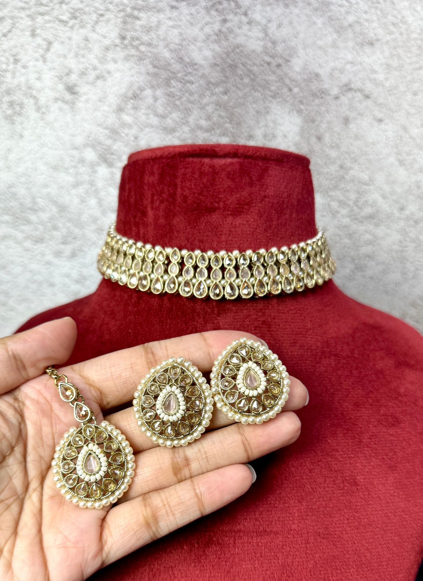 Light Pink Choker- Majesty 1018