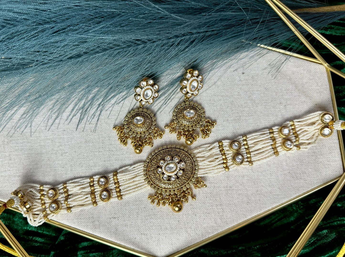 White Pearl Antique Gold- Charisma 1008