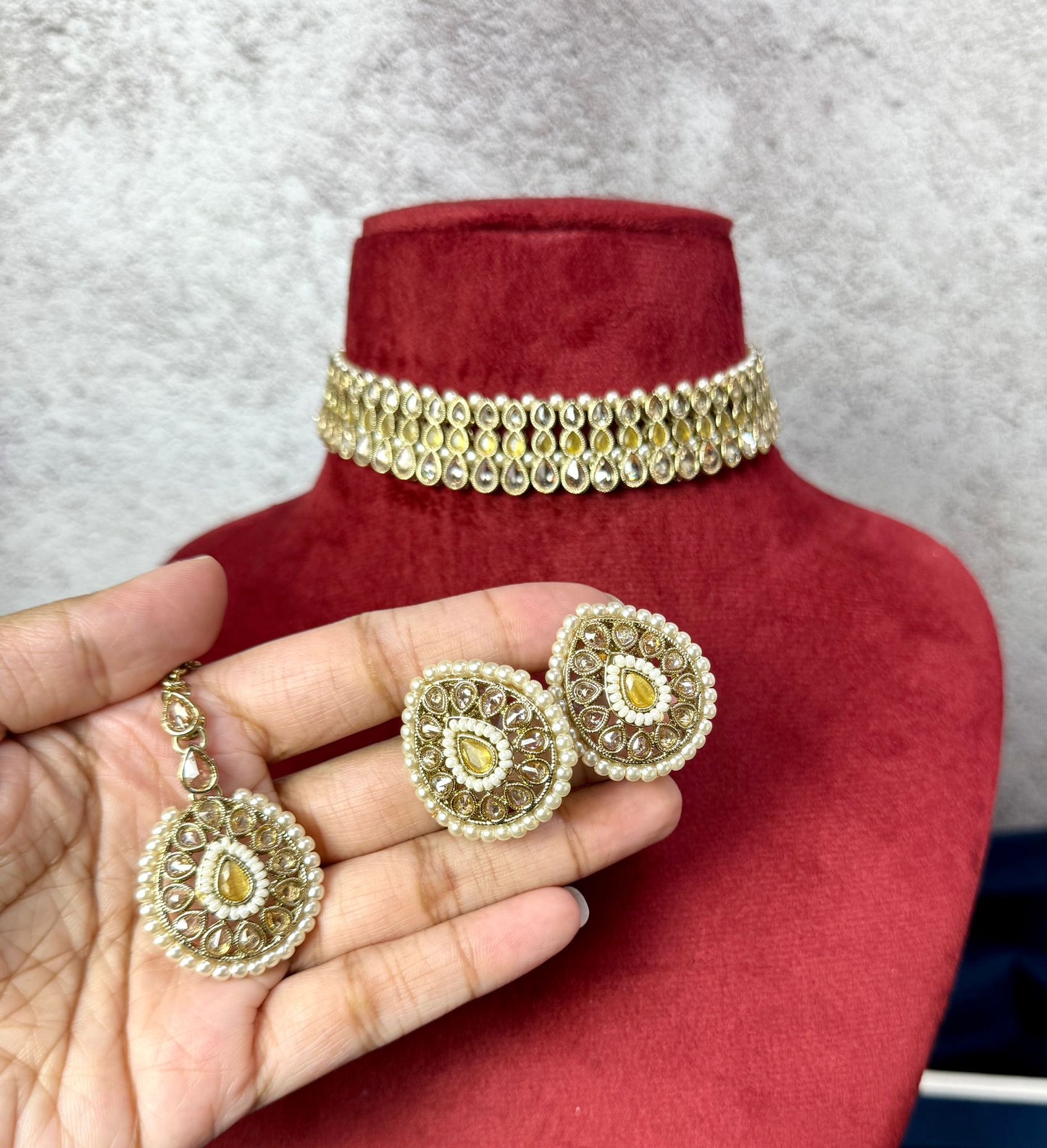 Yellow Choker - Majesty 1018