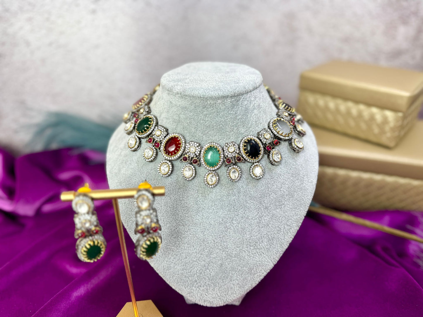 Multicolor Victorian Statement Set- Roar 1018