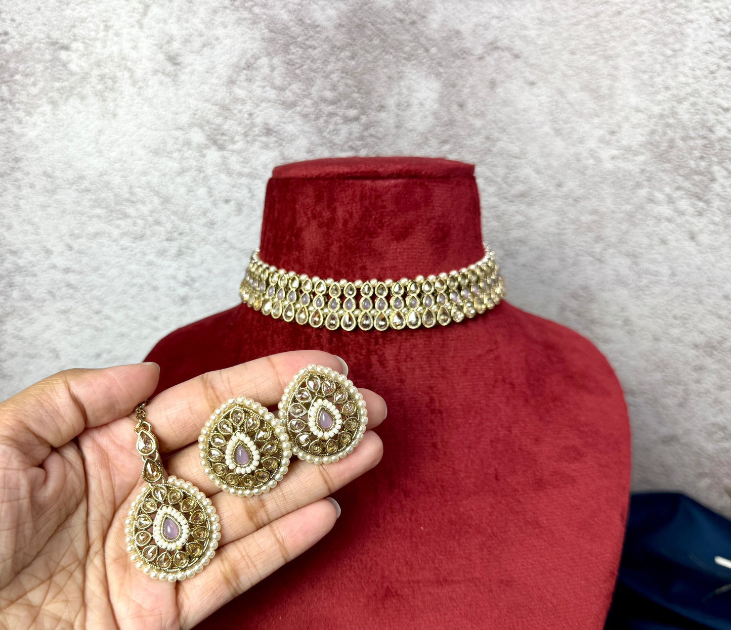 Light Purple Choker- Majesty 1018