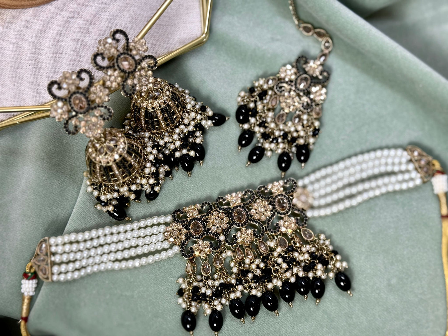 Black Pearl Choker- Grace 1001