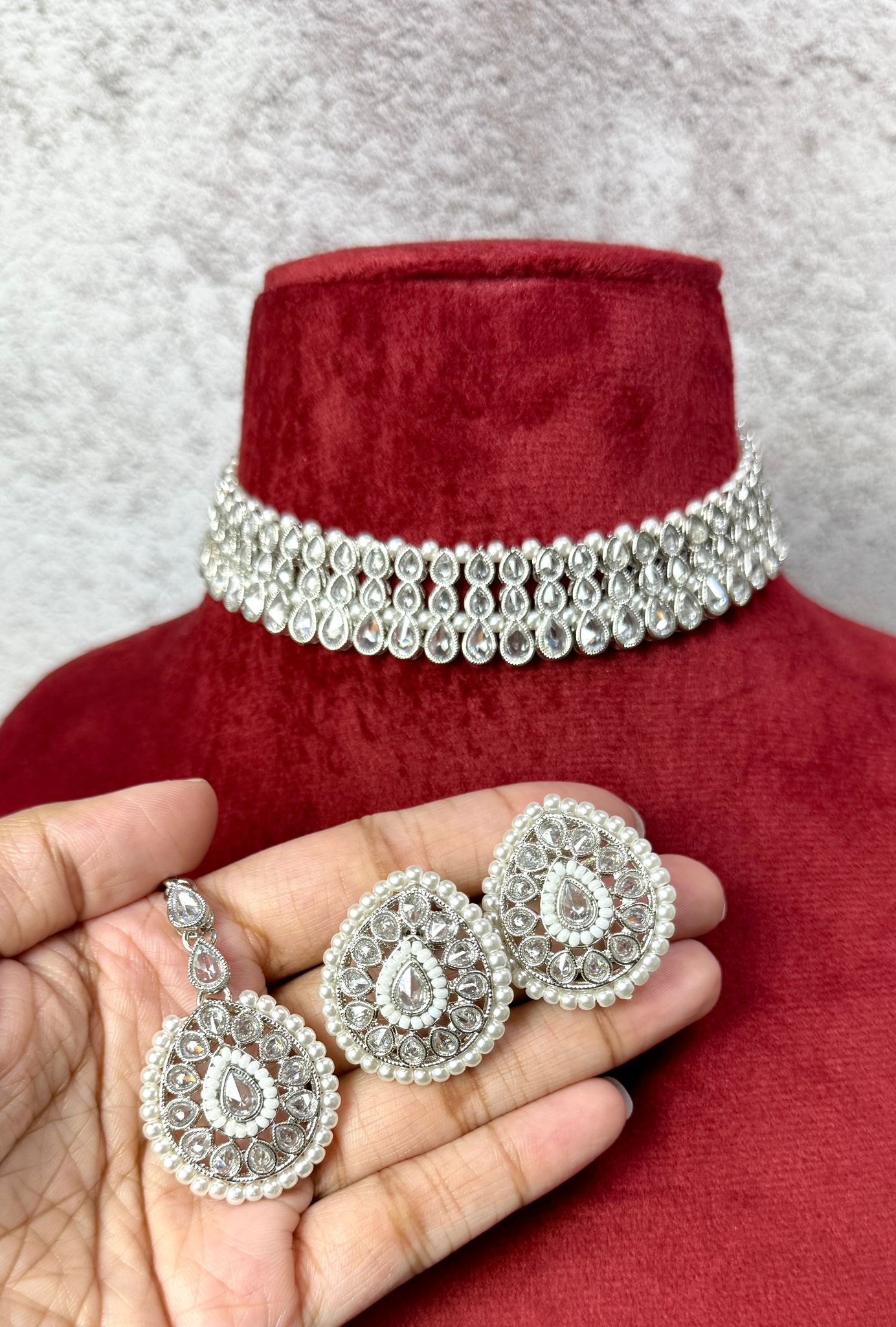 Silver Choker- Majesty 1018