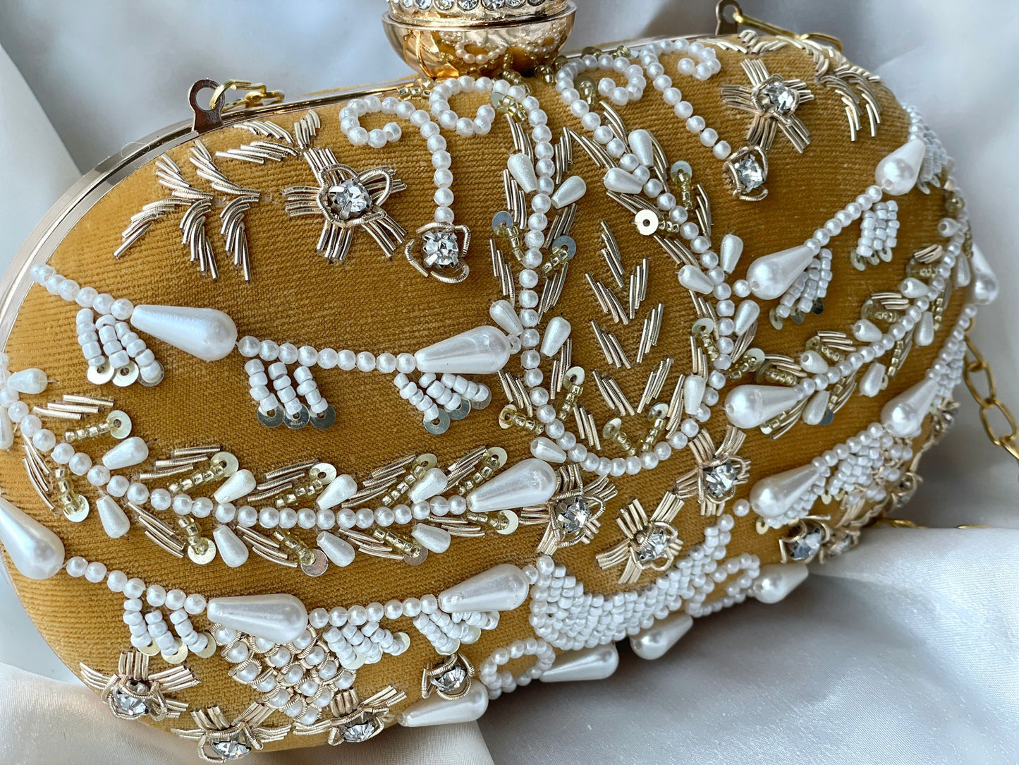 Elegant yellow clutch