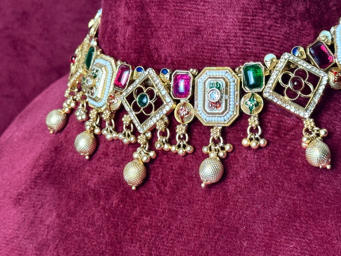 Gold Choker Red and Green Riva 1004