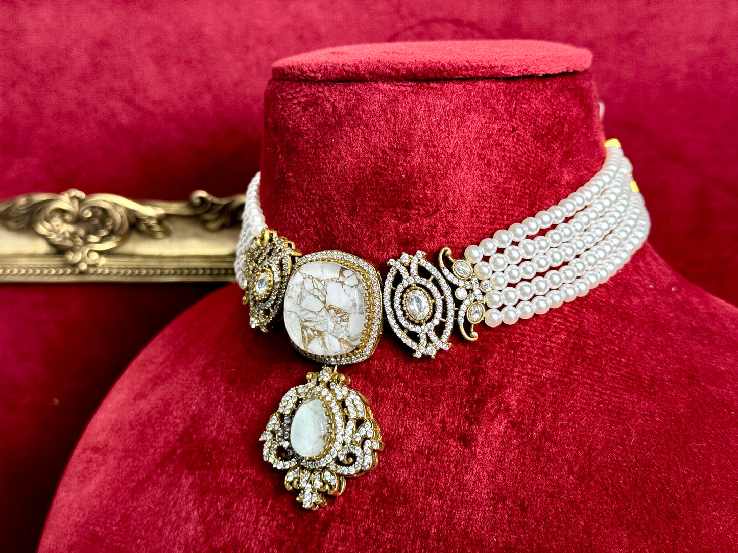 White Pearl Victorian Set Swarna 1001