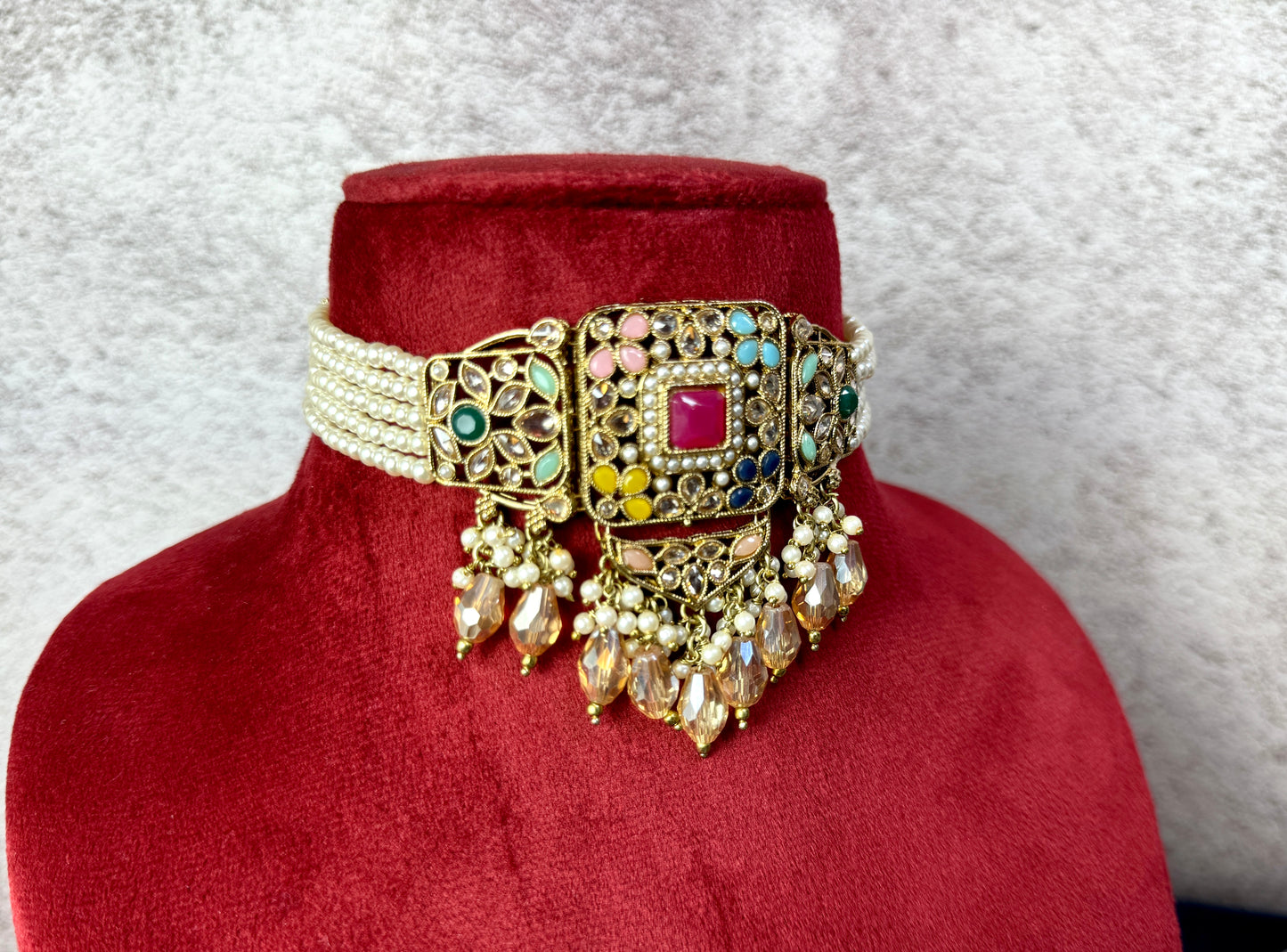 Multicolor Pearl Choker Majesty 1008
