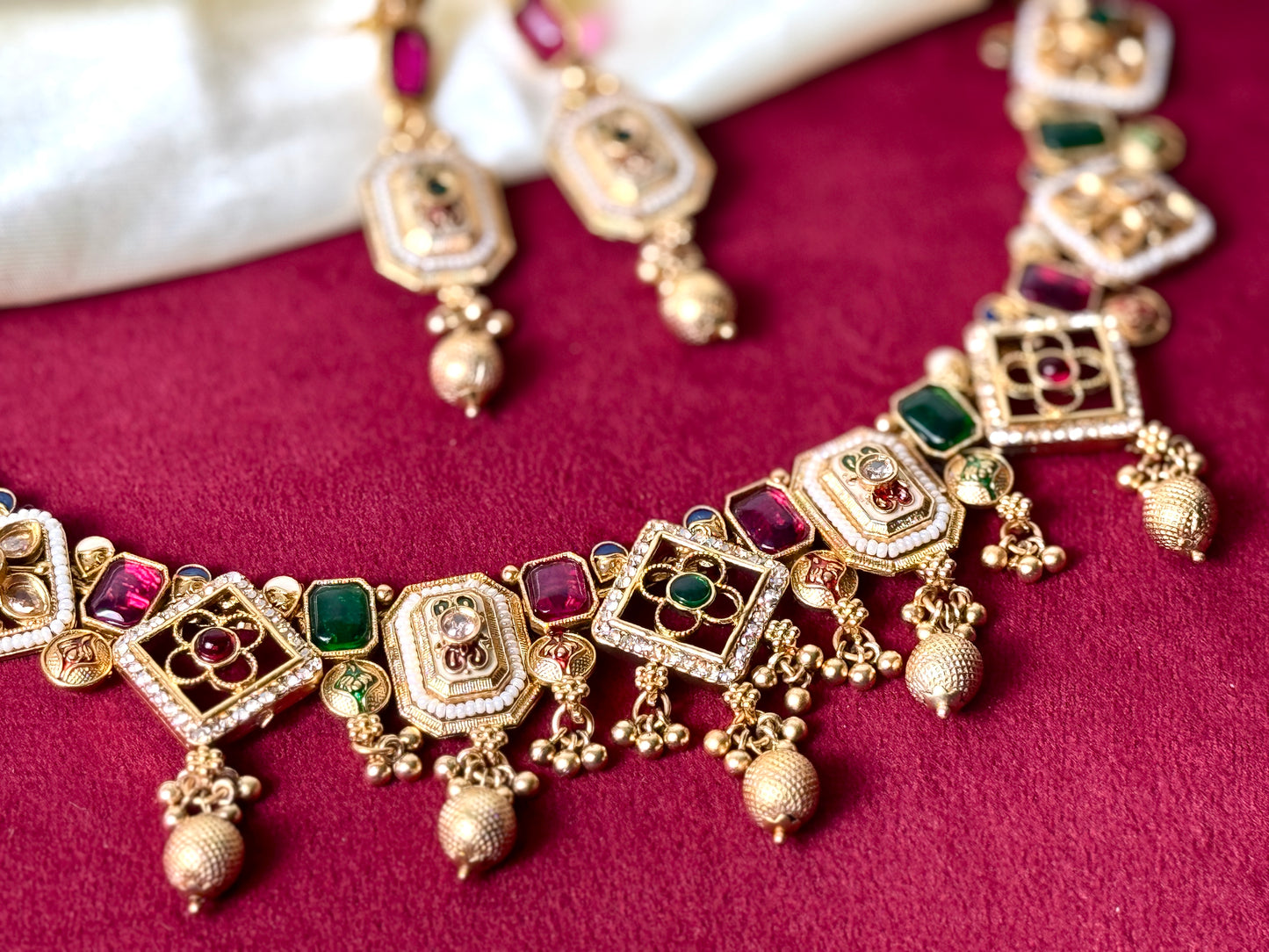 Gold Choker Red and Green Riva 1004