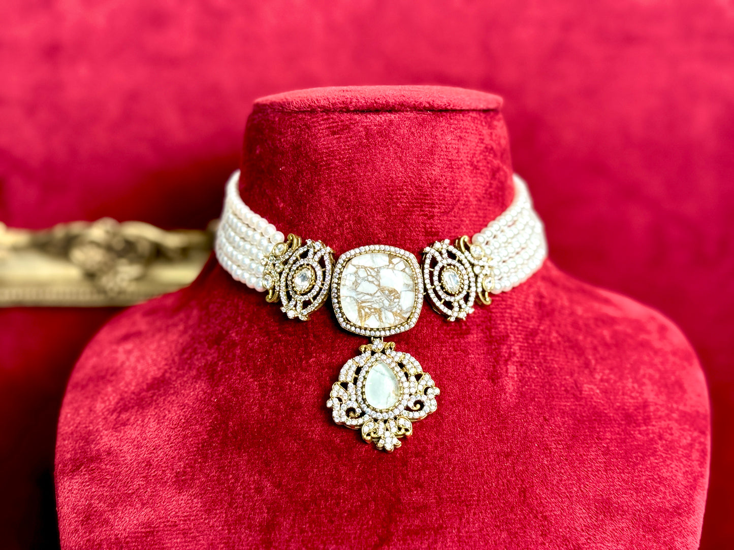 White Pearl Victorian Set Swarna 1001