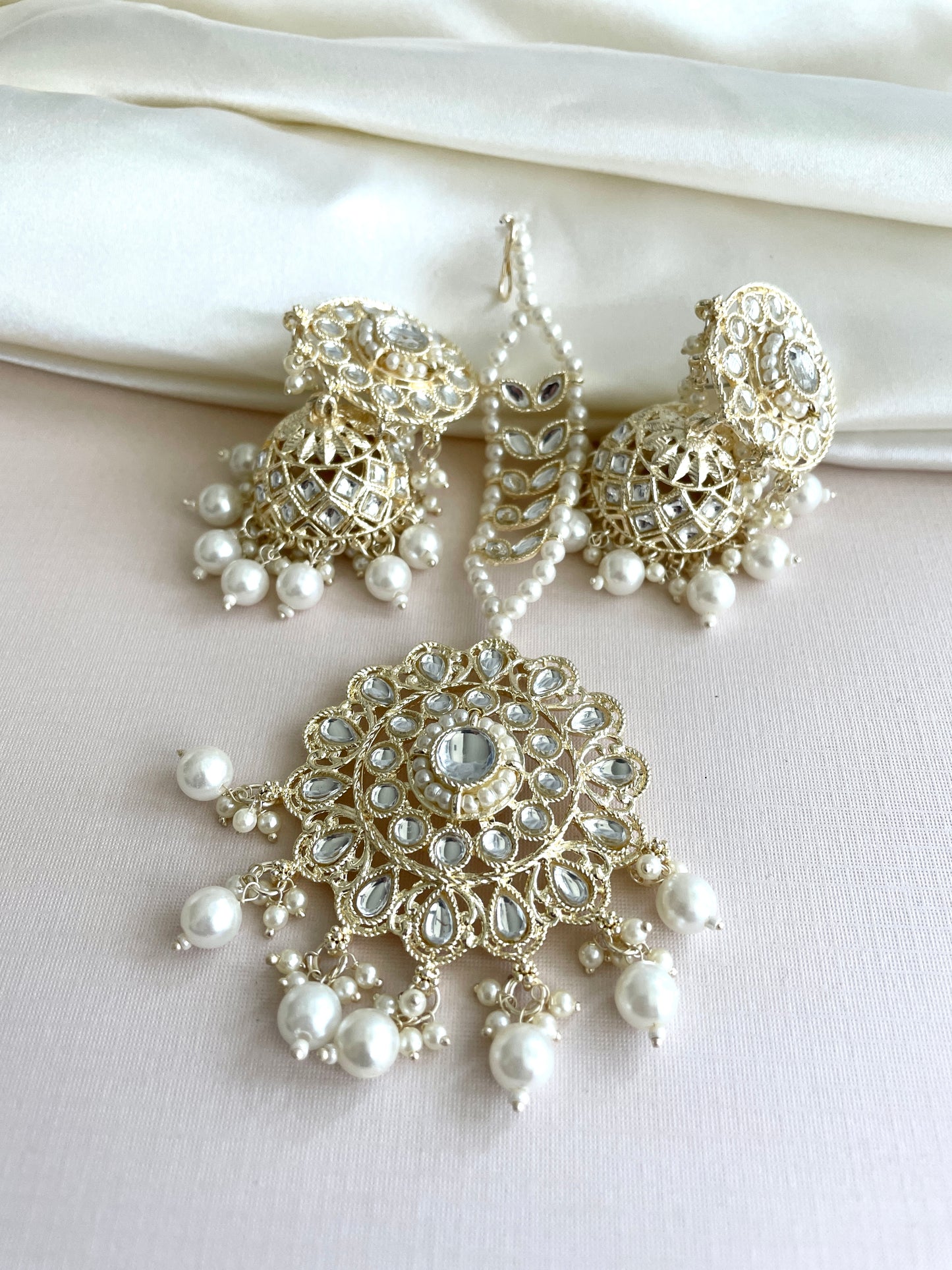 Kundan Tikka Set in Gold