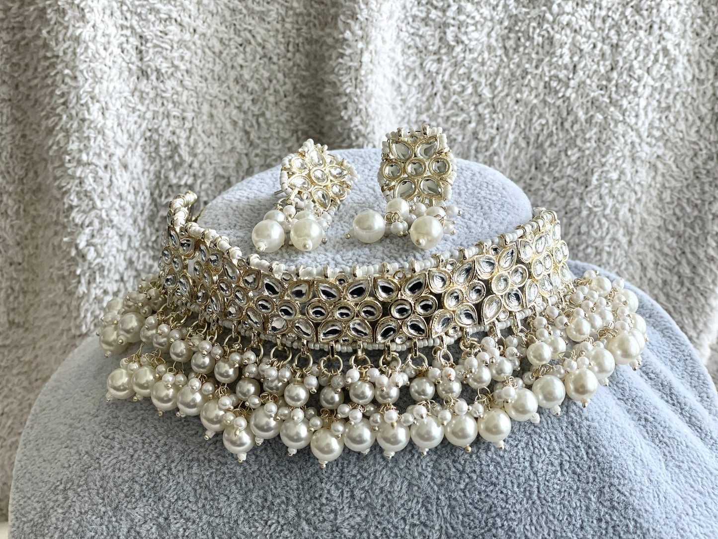 Hanging Pearls Choker Set