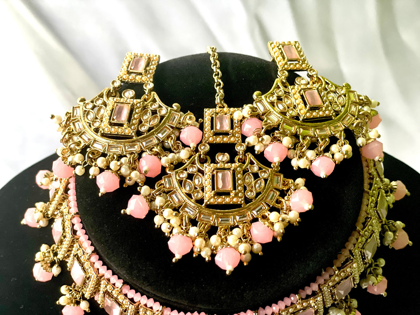 Pink choker set with tikka