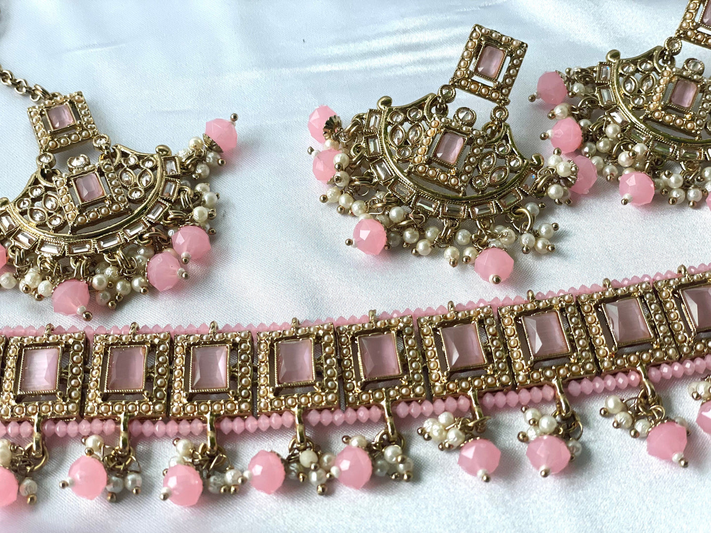 Pink choker set with tikka