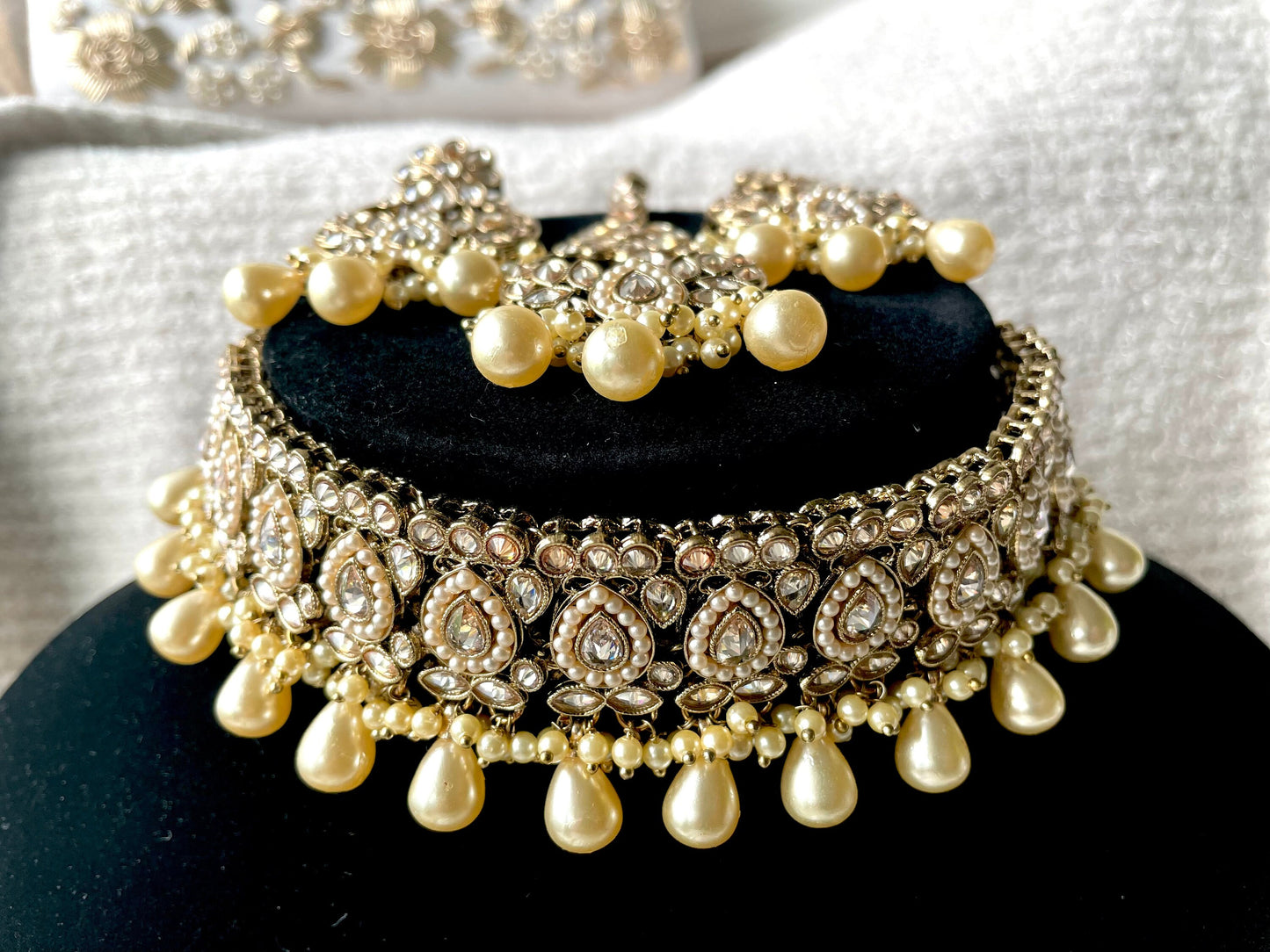 Polki Choker Set With Tikka