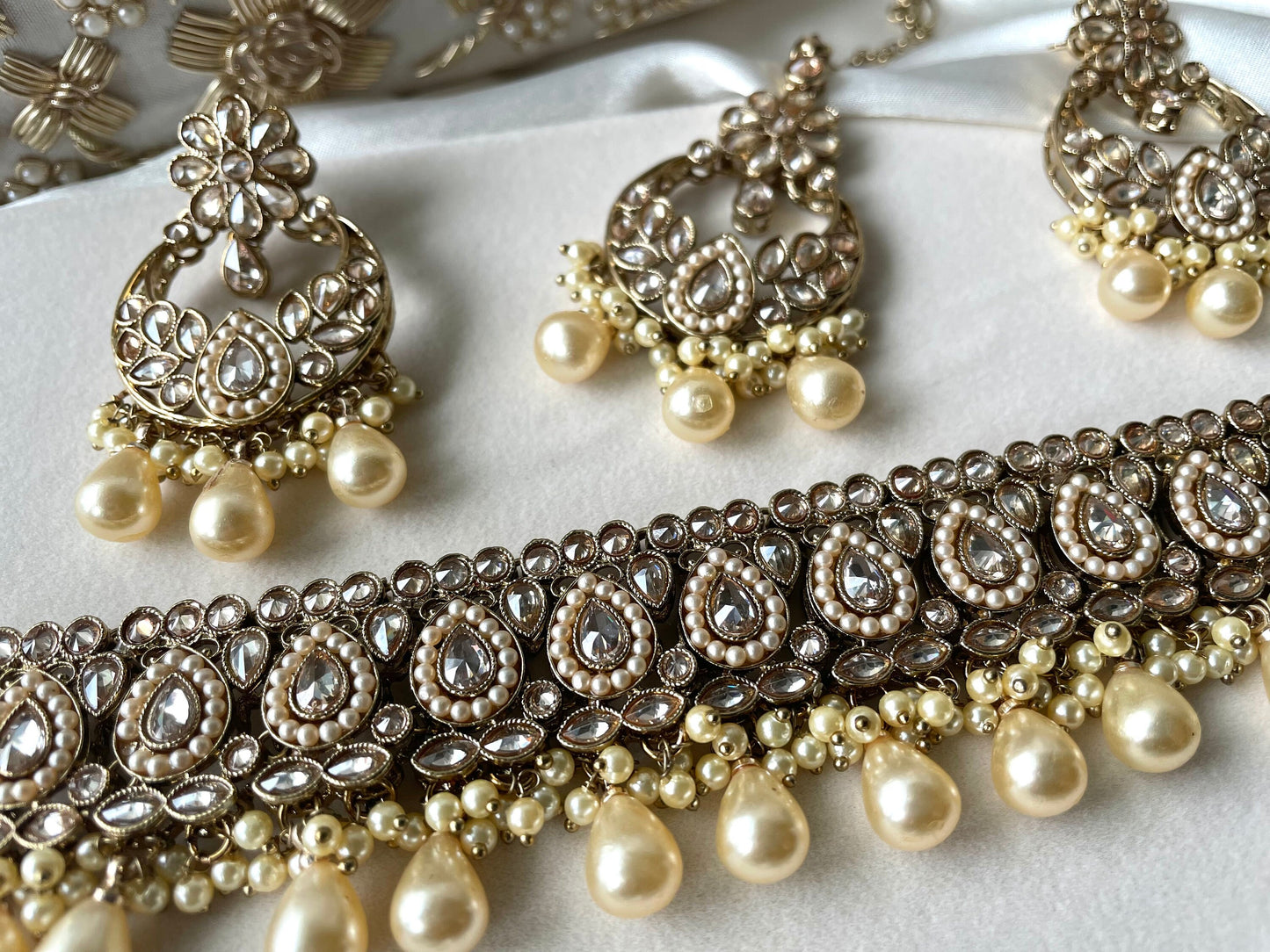 Polki Choker Set With Tikka