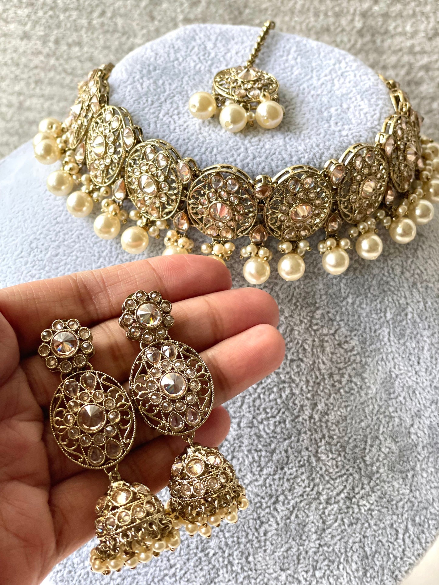 Gold and Pearl Choker