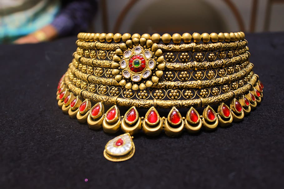 Design of Indian necklaces