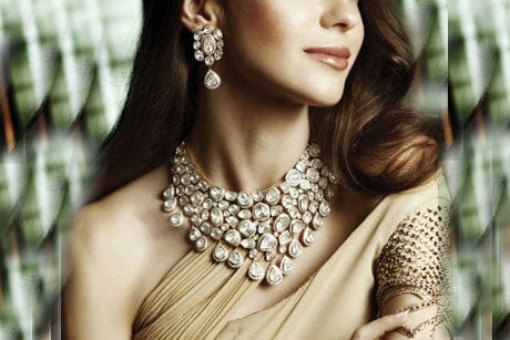 A girl wearing polki jewellery