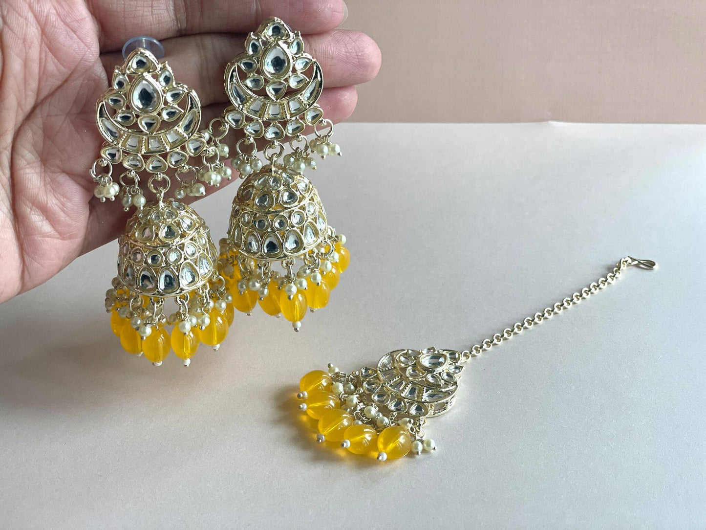 Soma Tikka Set: Traditional Indian Jewelry for Special Occasions