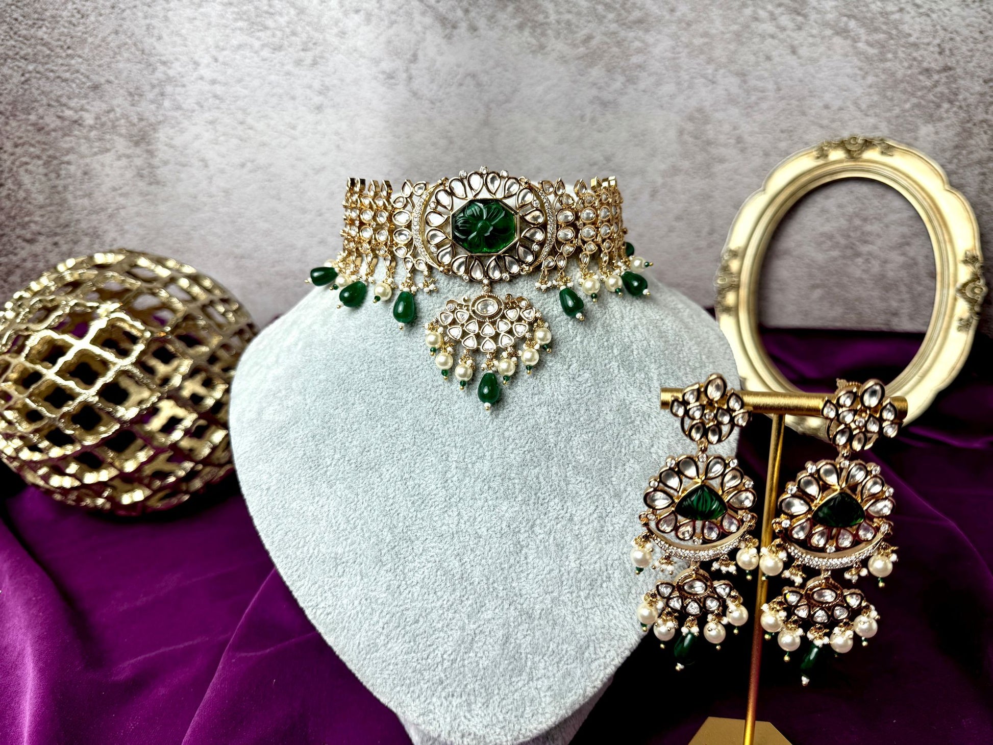 Beautiful emarald green necklace set