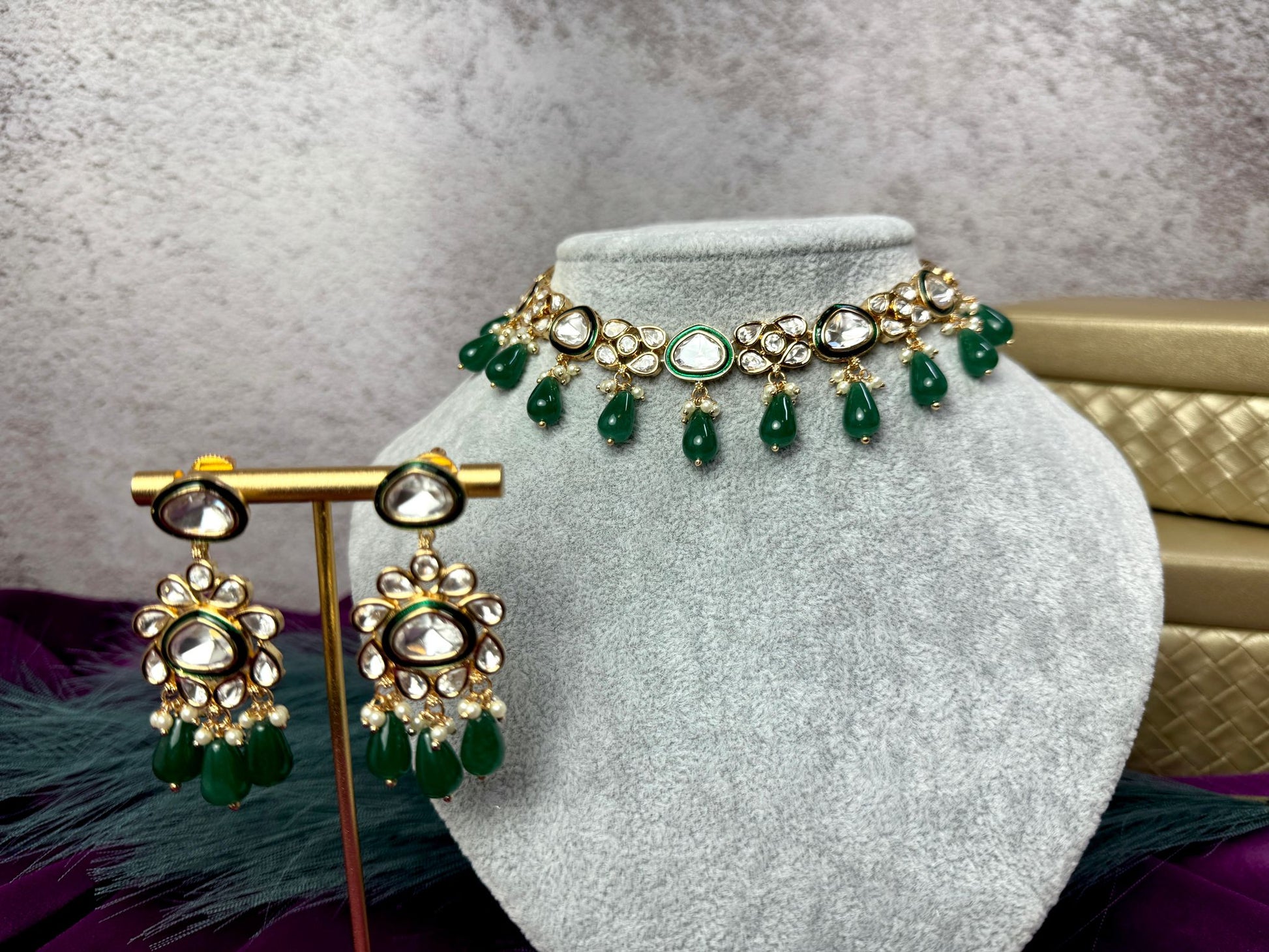 Traditional Uncut Kundan Jewelry in emerald green 