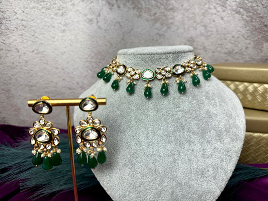 Traditional Uncut Kundan Jewelry in emerald green 