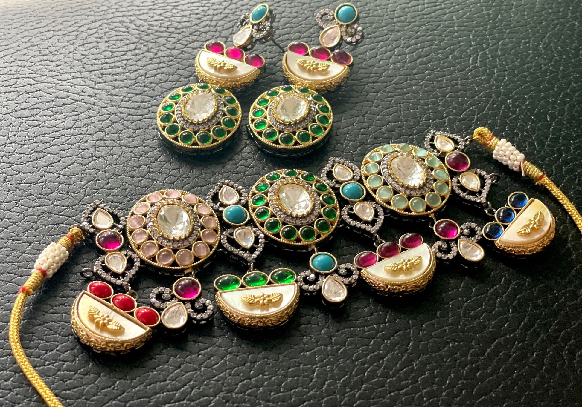 Elegant multicolor necklace set with earrings