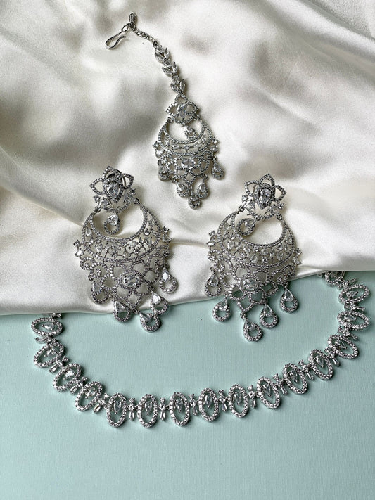 Elegant silver necklace with earrings