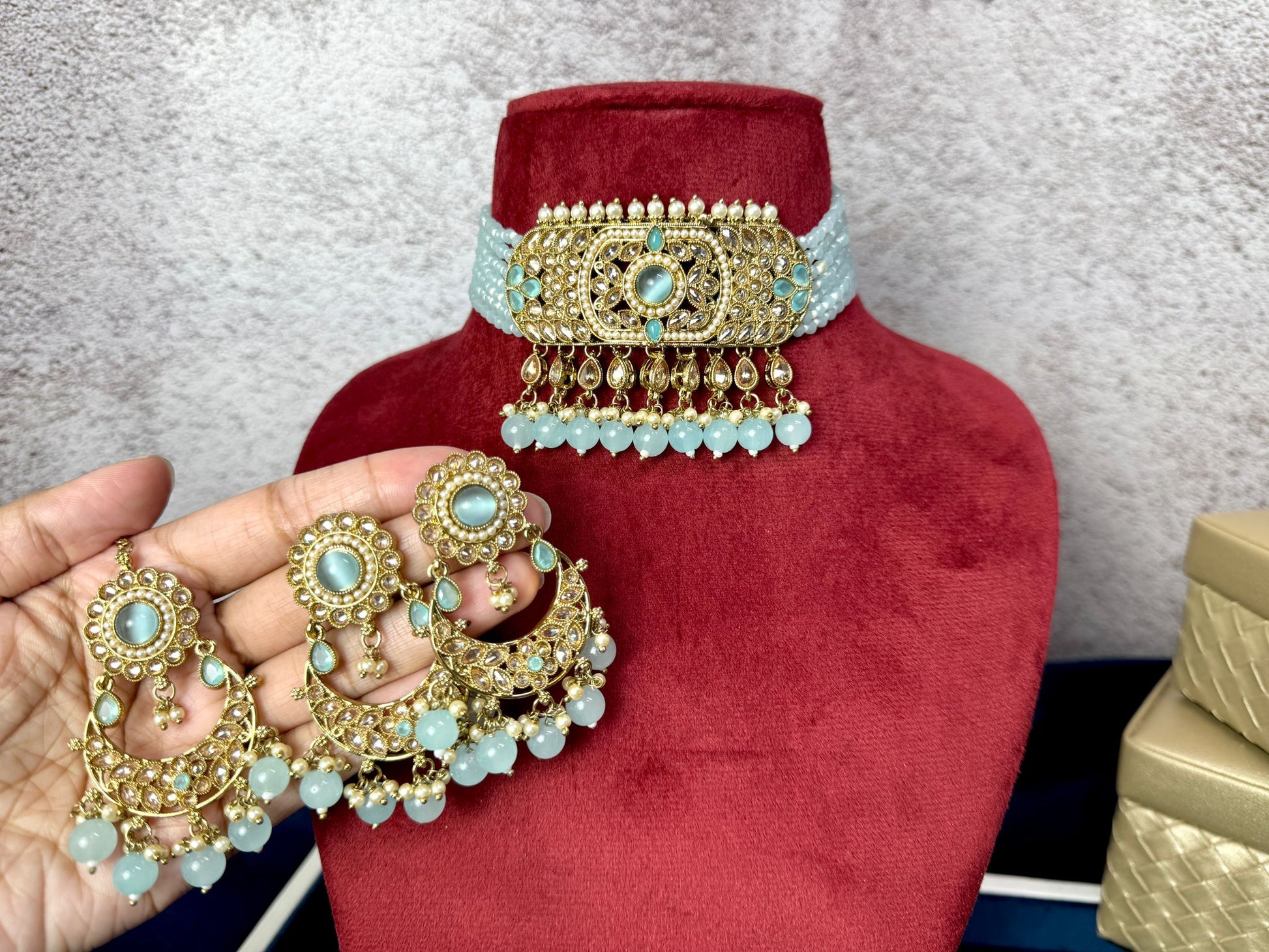 an elegant baby blue necklace set
