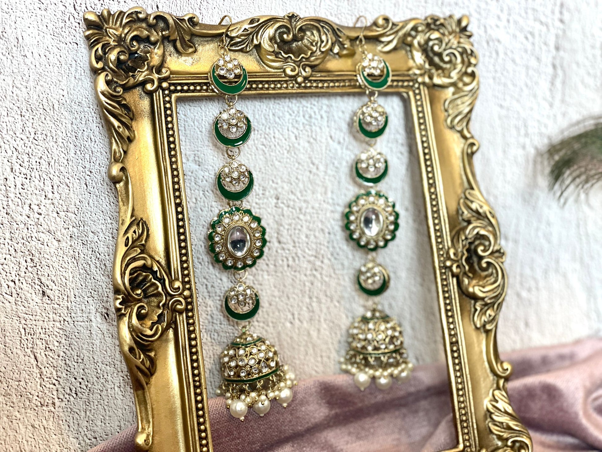 Elegant white and gold sahara earrings