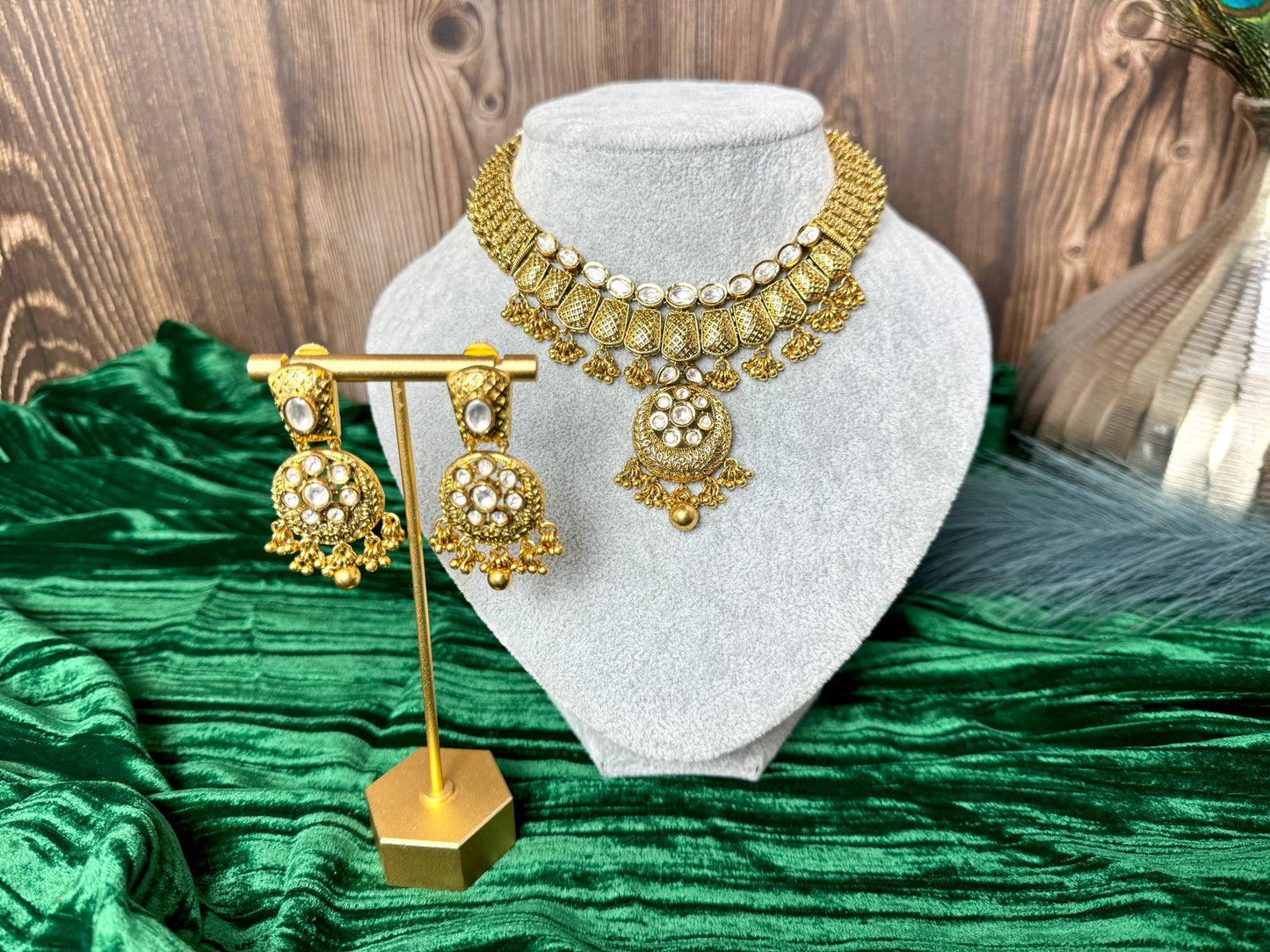 Exquisite Gold-Plated Set with earrings