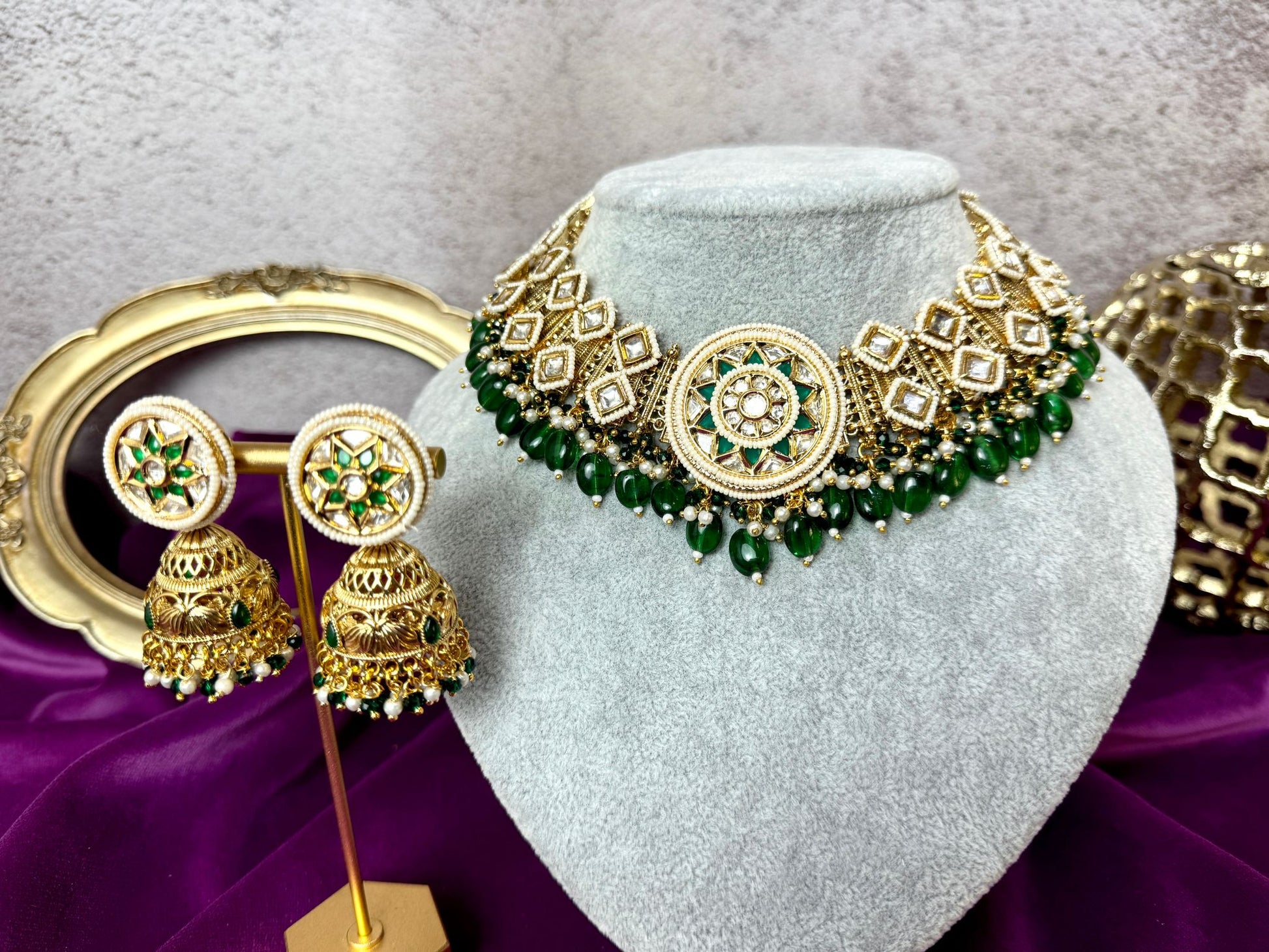 Elegant emerald green gold set