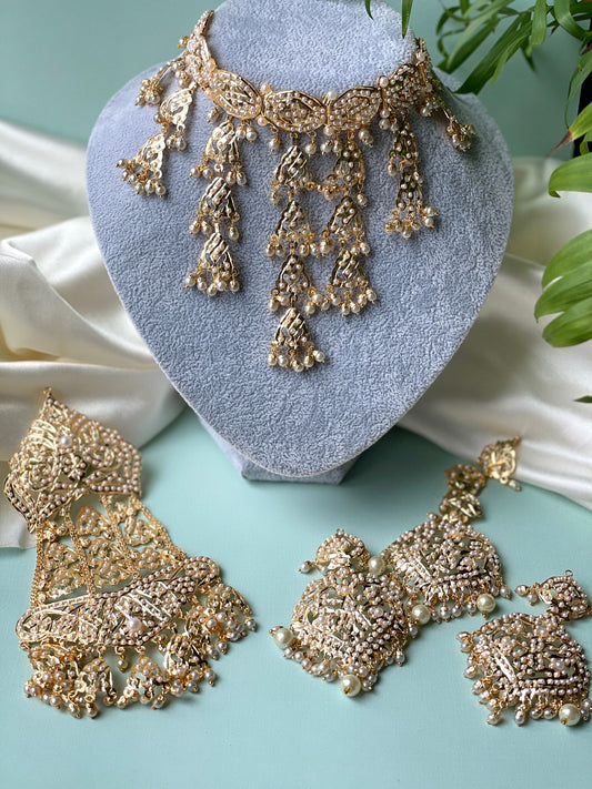 punjabi jadau jewellery with tikka set and pair of earrings