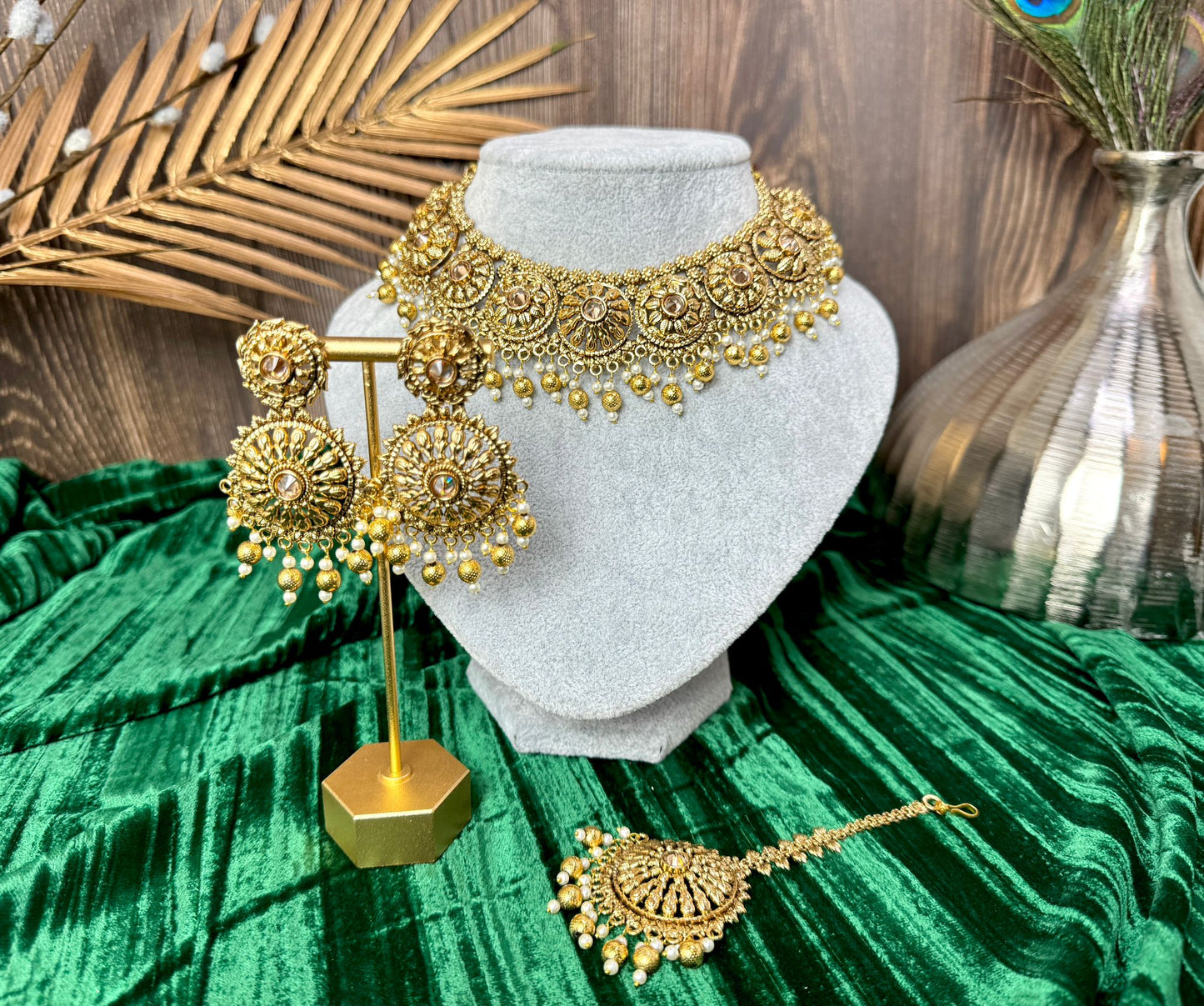 Traditional Gold Necklace and Earrings 